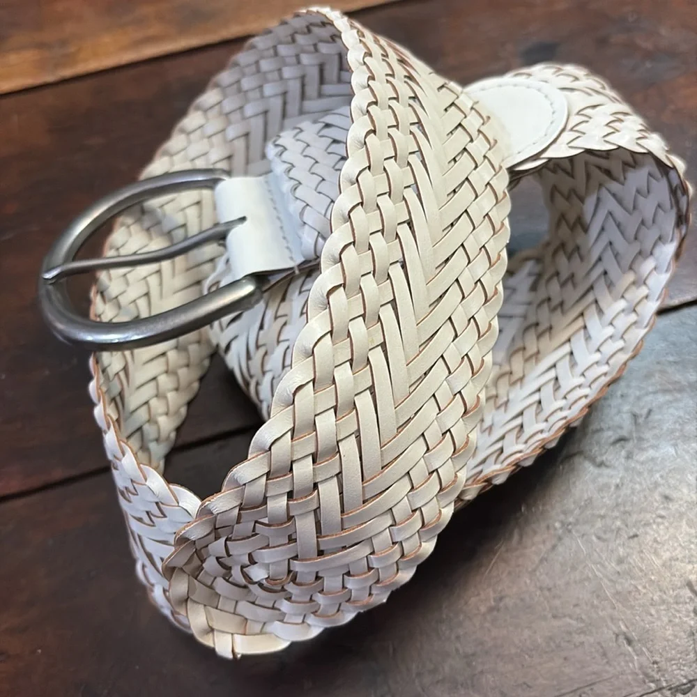 White Braided Women’s Wide Belt- Excellent Used Condition- Size L
